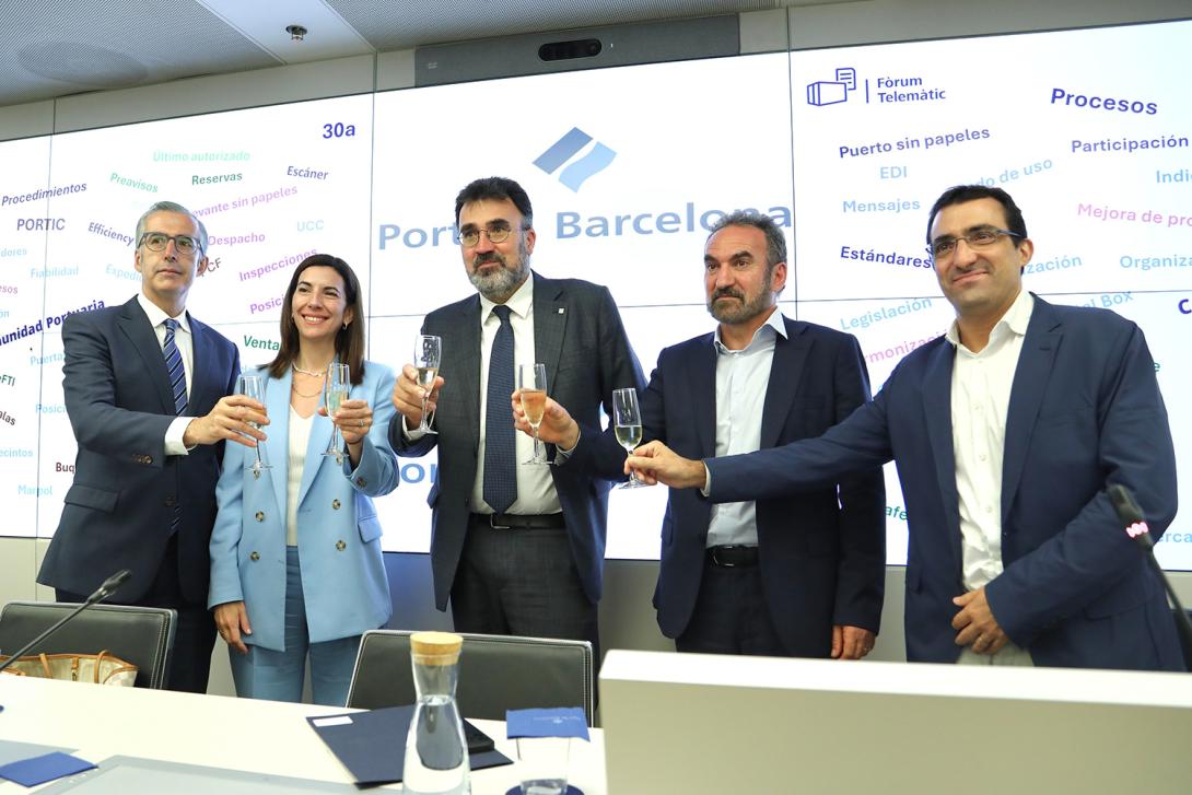 josep carles llagostera (aduana de barcelona y presidente del ft), nerea rodríguez (aduanas e impuestos especiales), lluís salvadó (presidente del port de barcelona), jaume bagot (coordinador del ft) lluis vera (ceo de ackcent).